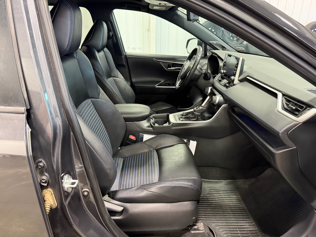 Used 2020 Toyota RAV4 XSE image 28