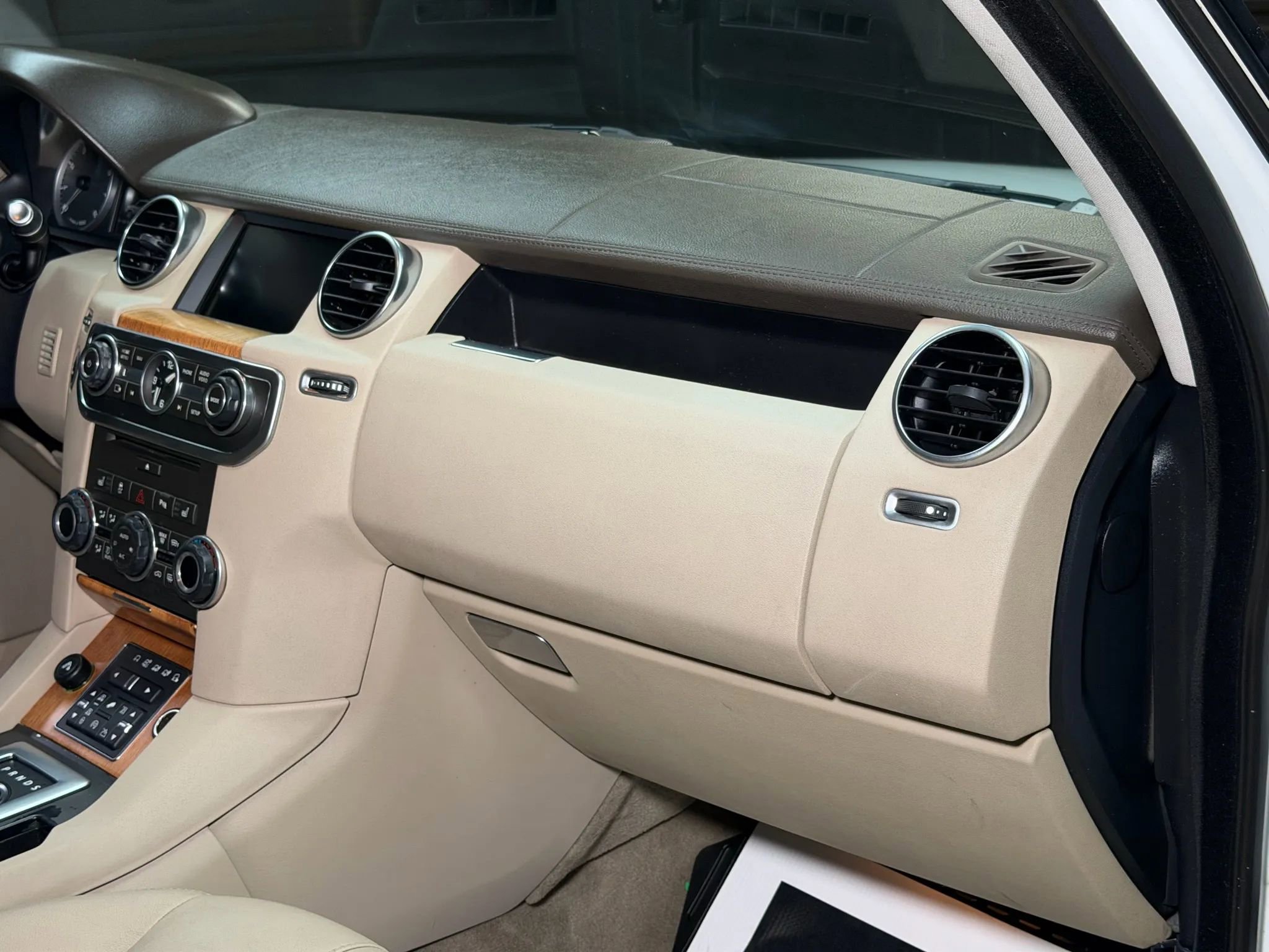 Used 2015 Land Rover LR4 HSE image 53