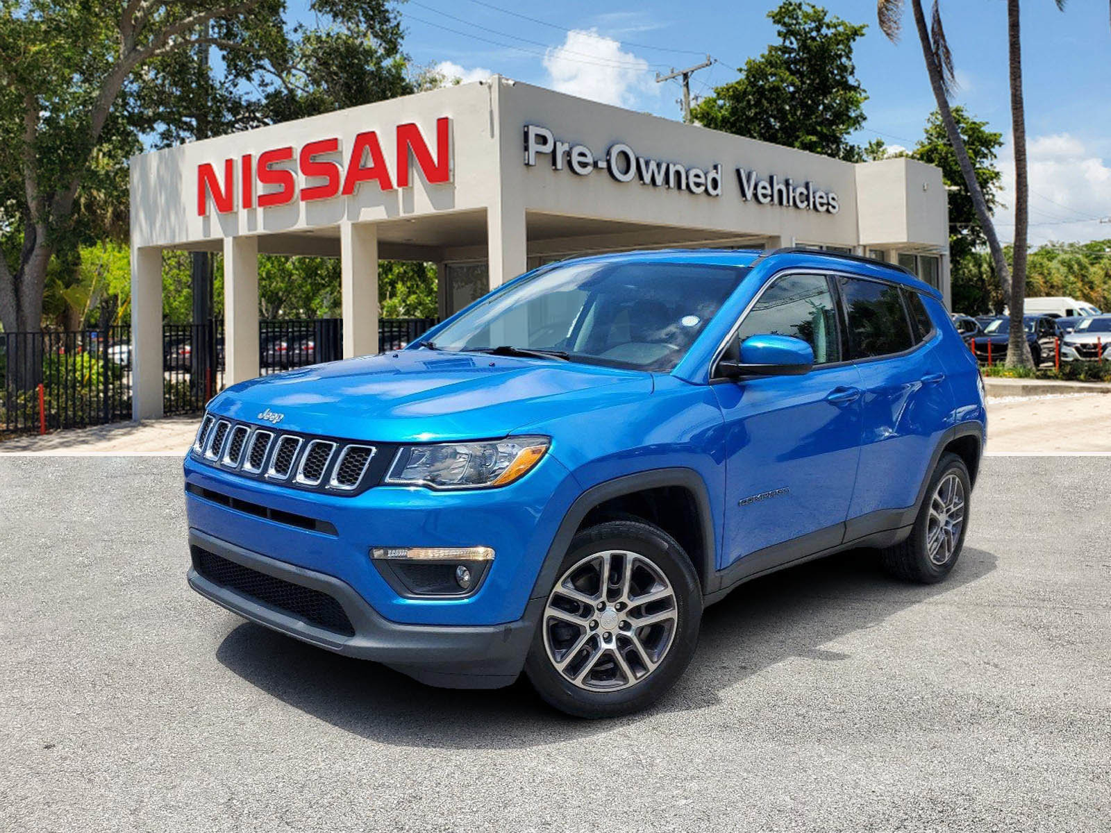 Used 2017 Jeep Compass Latitude image 1