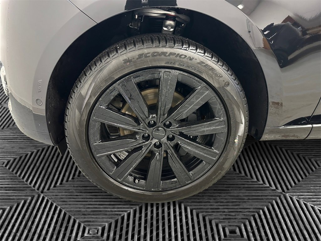 New 2026 Land Rover Range Rover SE image 14