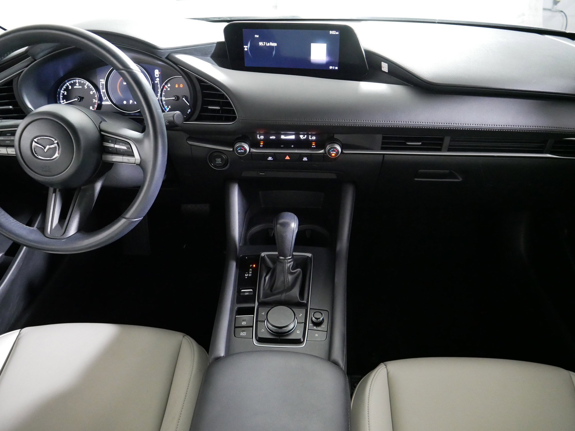 Used 2020 MAZDA MAZDA3 Hatchback FWD image 10