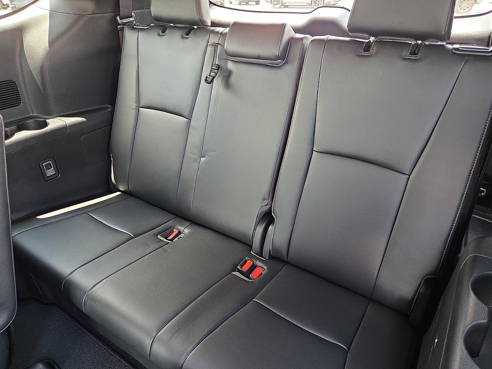 Used 2023 Toyota Highlander XSE FWD image 10