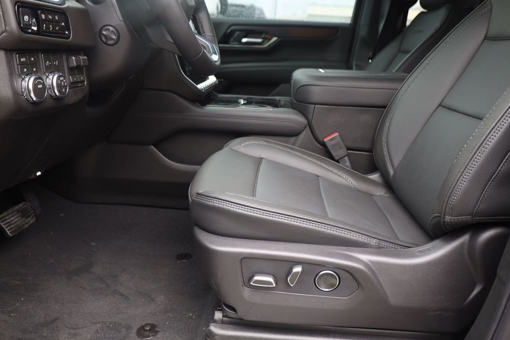 Used 2026 GMC Yukon Denali w/ Denali Reserve Package AWD/4WD image 11