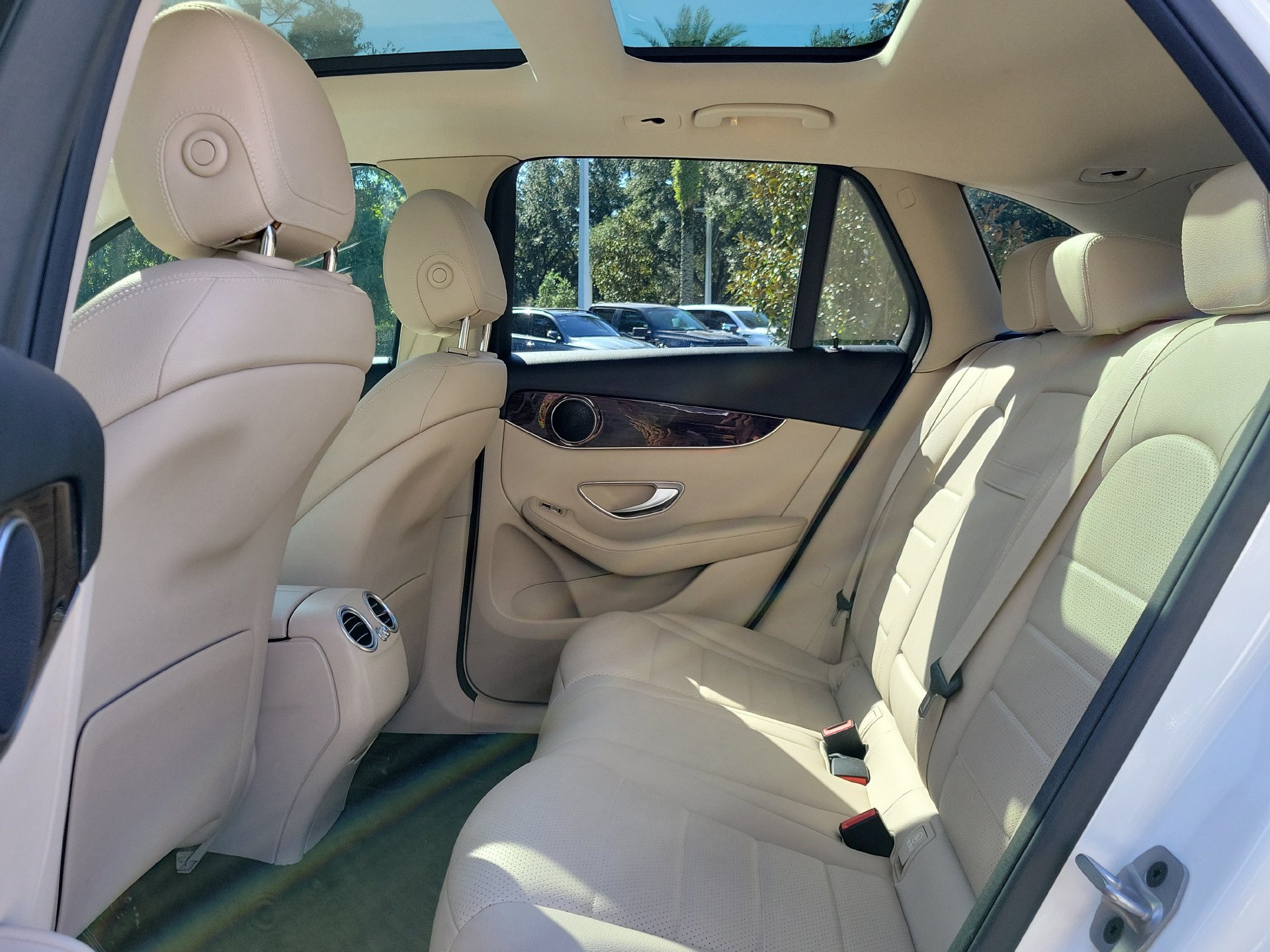 Used 2021 Mercedes-Benz GLC 300 w/ Premium Package image 21