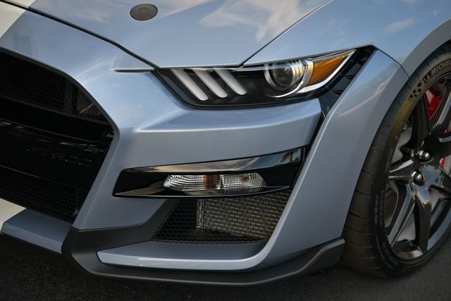 Used 2022 Ford Mustang Shelby GT500 w/ Carbon Fiber Track Pack RWD image 2