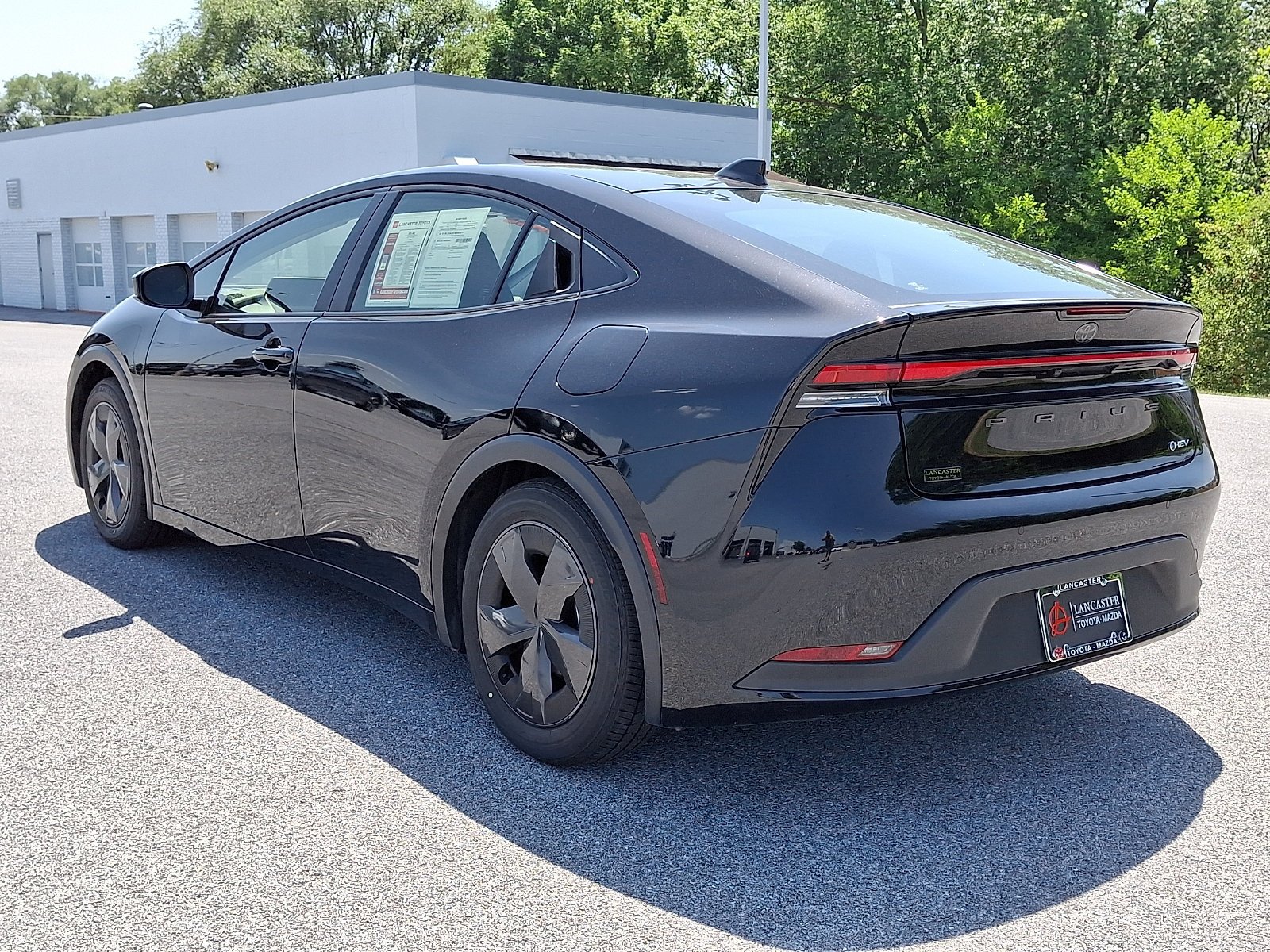 Used 2025 Toyota Prius LE FWD image 5