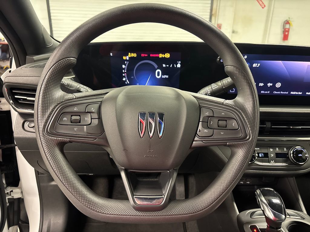 Used 2025 Buick Envista Preferred image 30