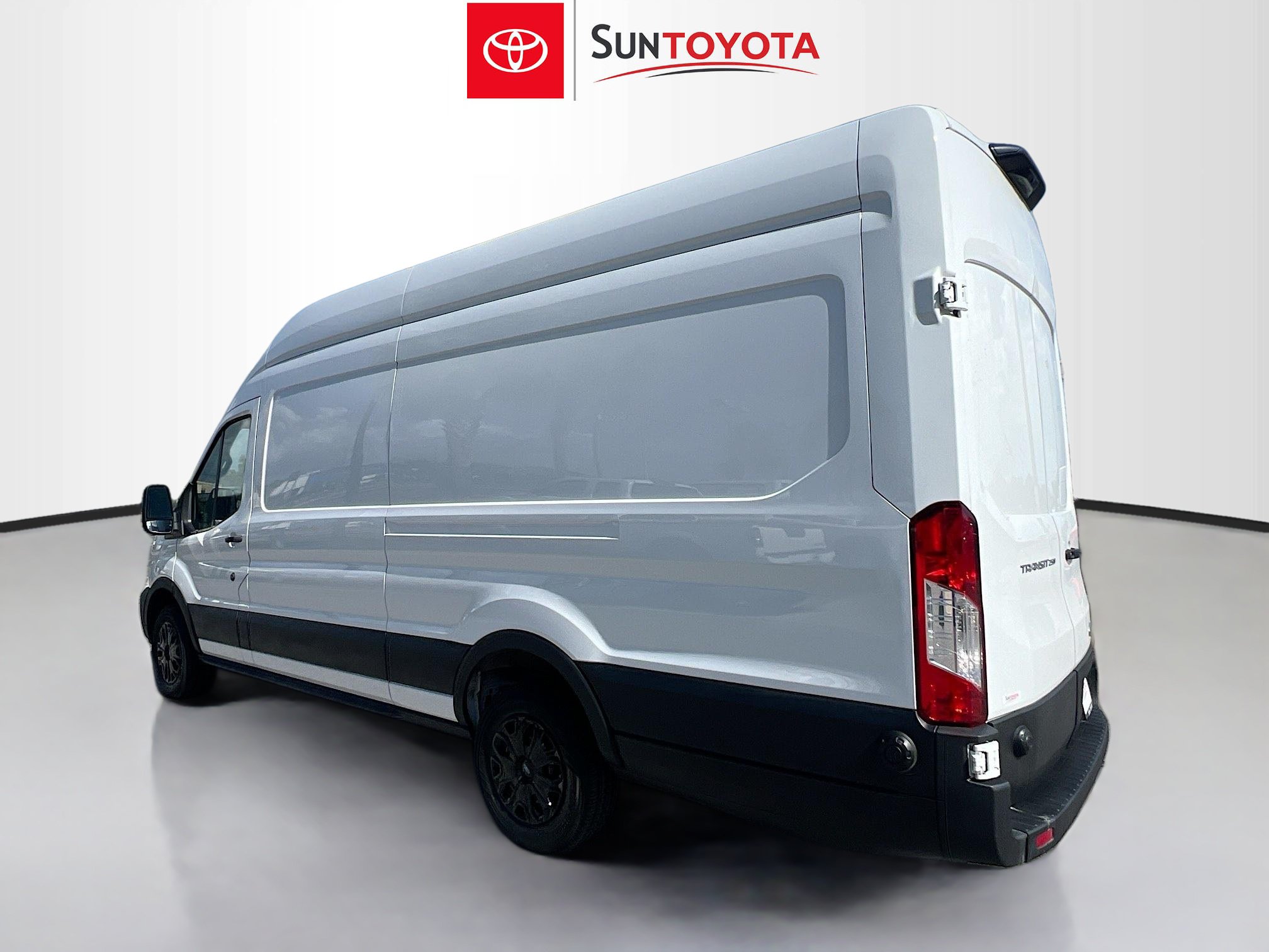 Used 2024 Ford Transit 250 148 High Roof Extended w/ Load Area Protection Package RWD image 6
