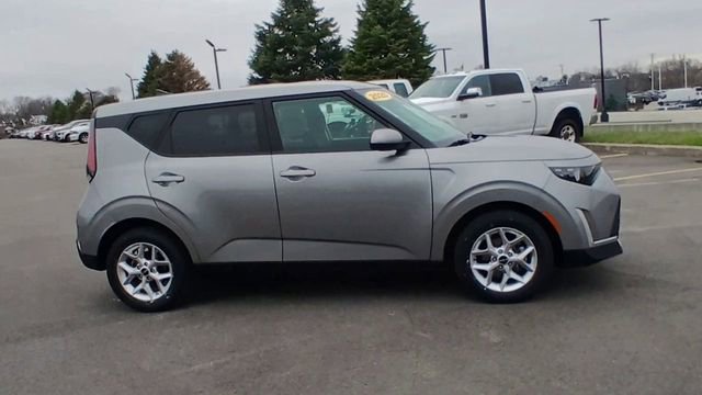Certified 2025 Kia Soul LX w/ LX Technology Package FWD image 4