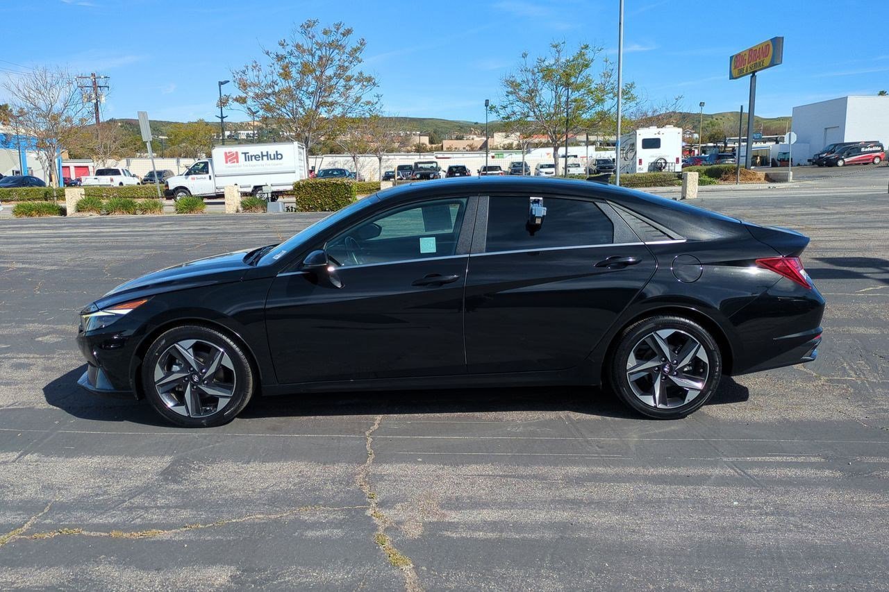 Used 2022 Hyundai Elantra Limited w/ Cargo Package image 9