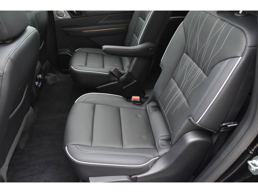 Used 2025 Buick Enclave Avenir w/ Super Cruise Package AWD/4WD image 16