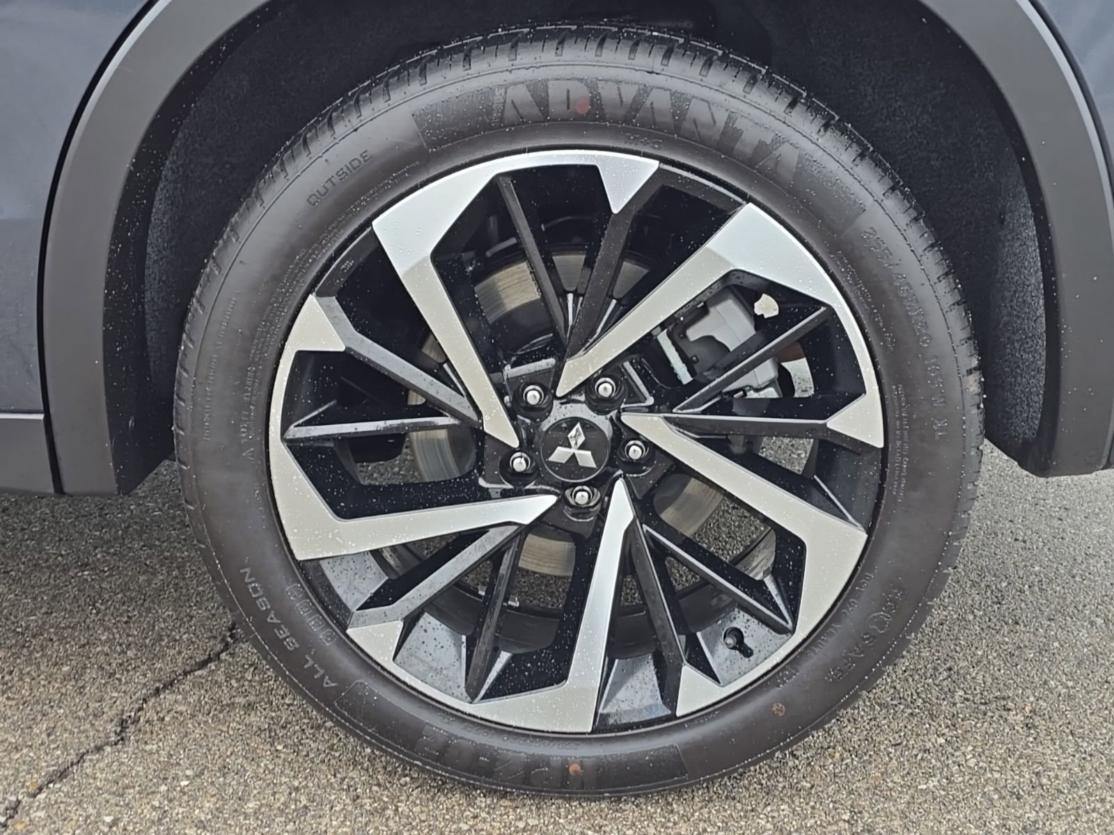 Used 2024 Mitsubishi Outlander SE image 13