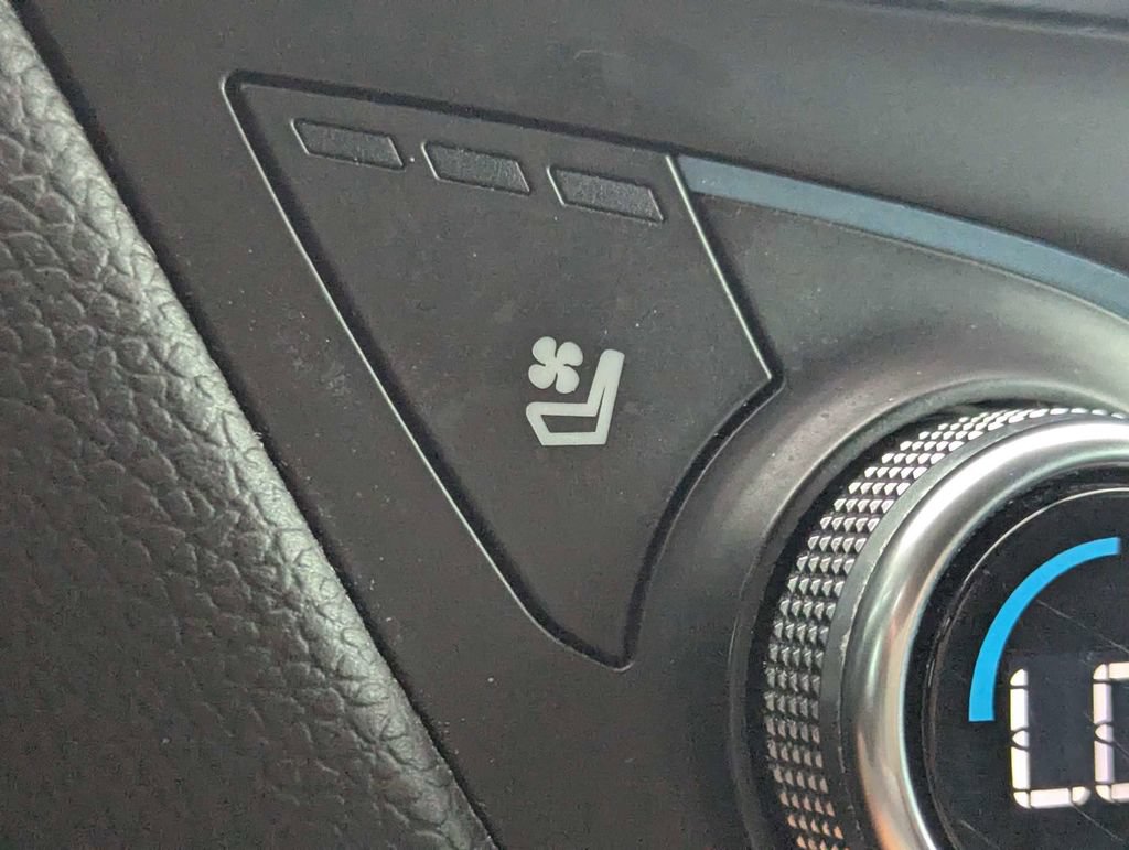 Used 2018 Chevrolet Equinox Premier FWD image 25