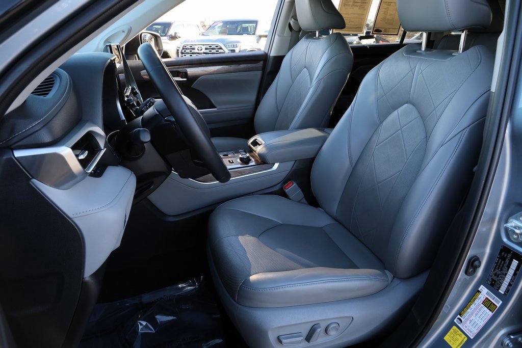Used 2021 Toyota Highlander Platinum image 25