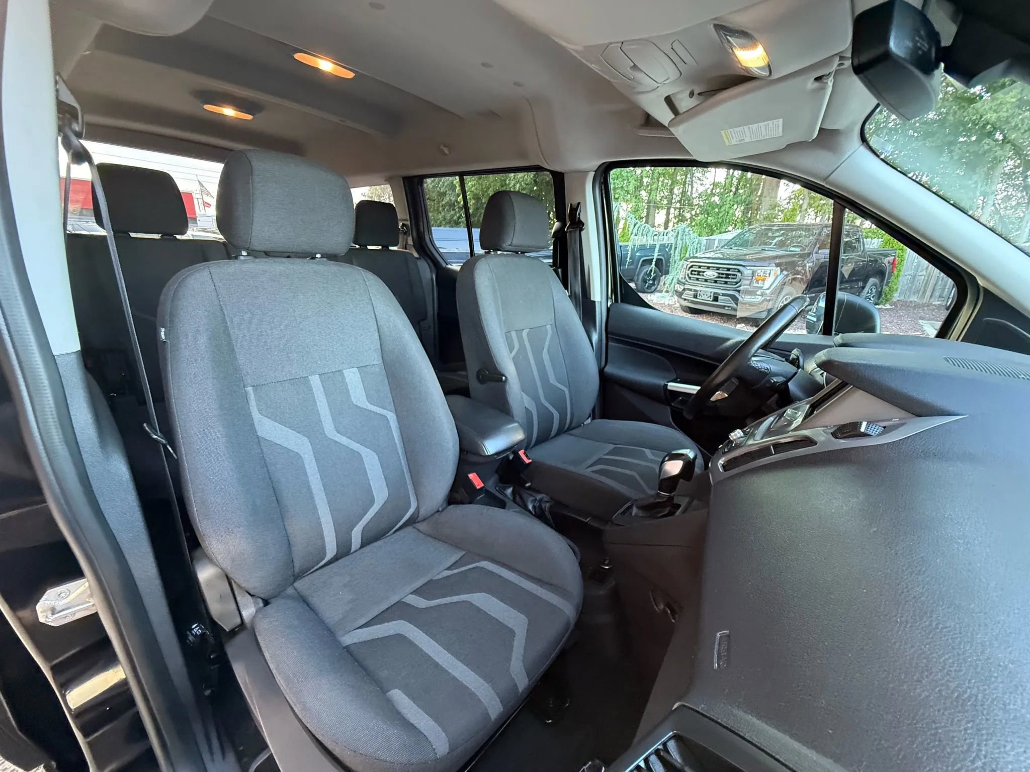 Used 2018 Ford Transit Connect XLT image 29