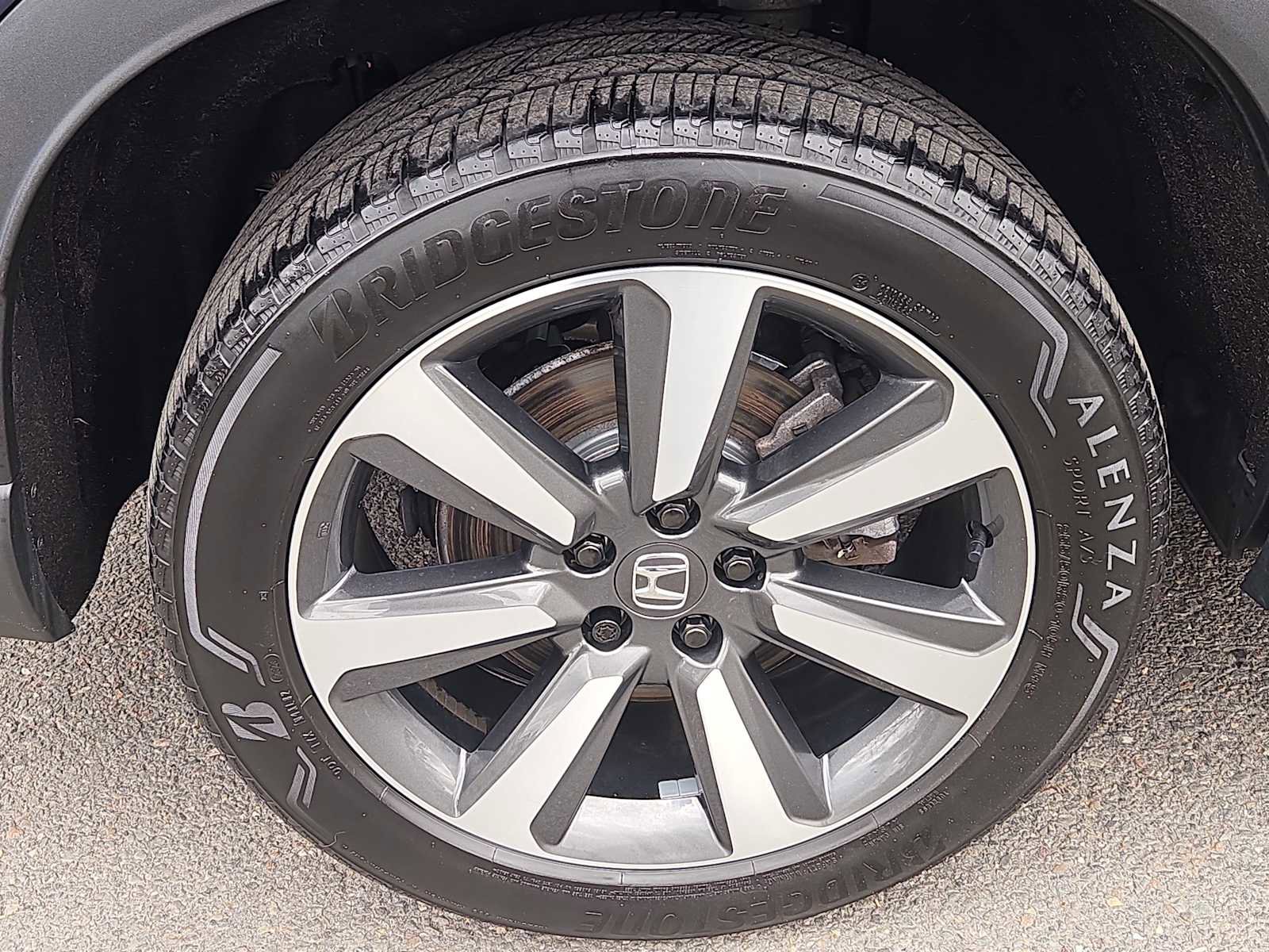 Used 2023 Honda Pilot Touring image 9