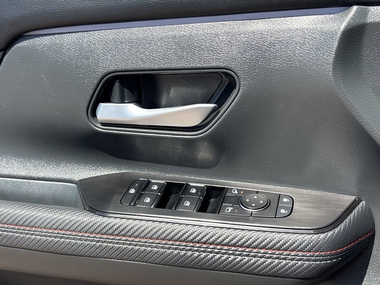 Used 2025 Nissan Kicks SR FWD image 18
