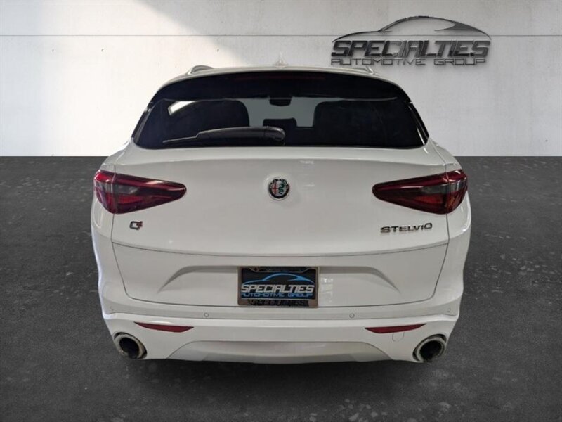 Used 2020 Alfa Romeo Stelvio Ti w/ Active Blind Spot Package AWD/4WD image 9