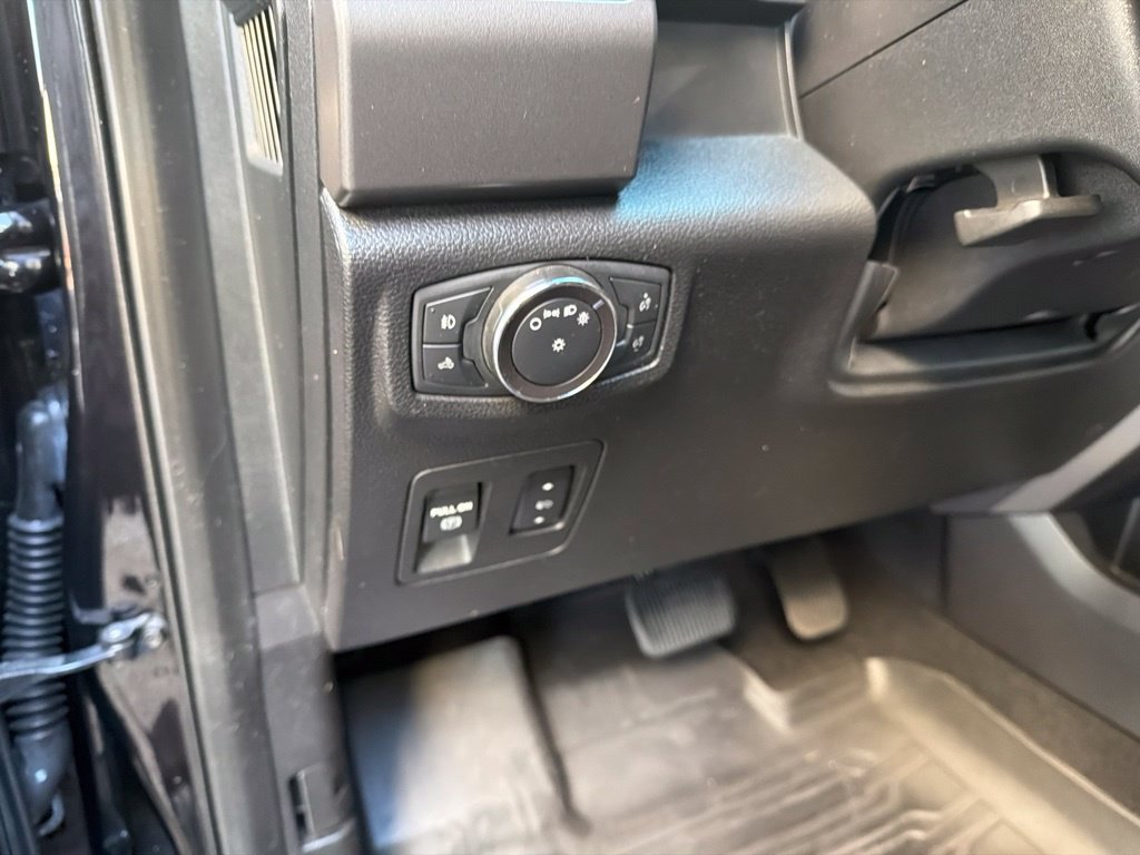 Used 2019 Ford F150 XLT w/ Equipment Group 302A Luxury AWD/4WD image 45
