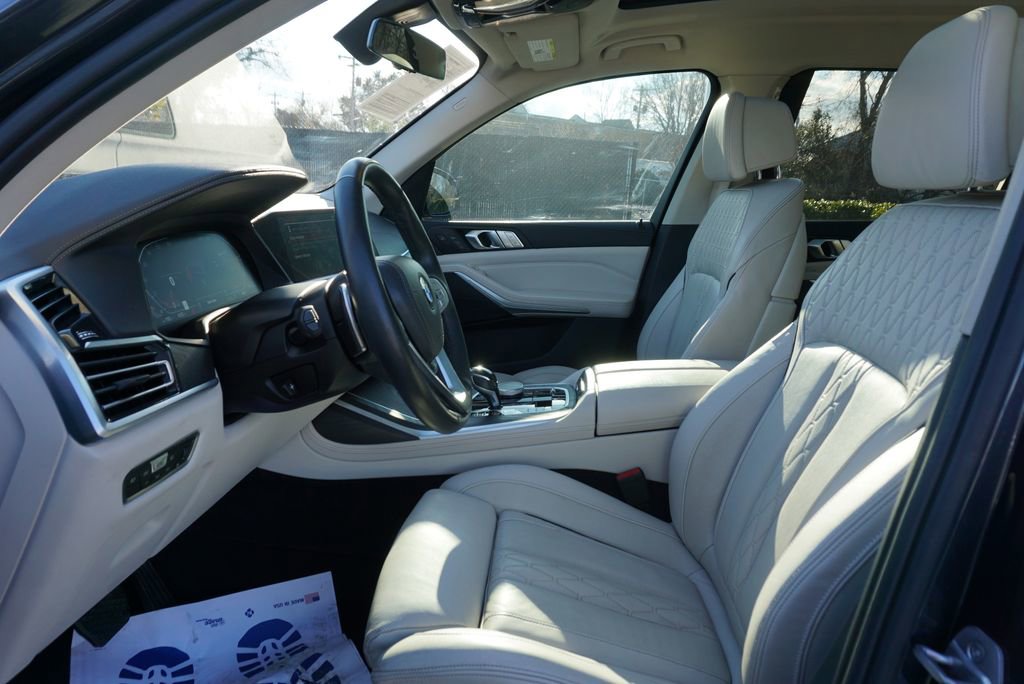 Used 2022 BMW X7 xDrive40i w/ Premium Package image 9