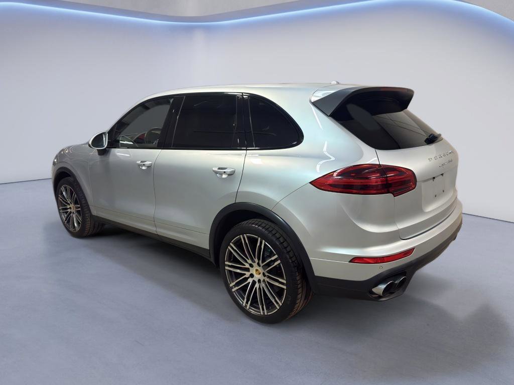 Used 2016 Porsche Cayenne Turbo image 4
