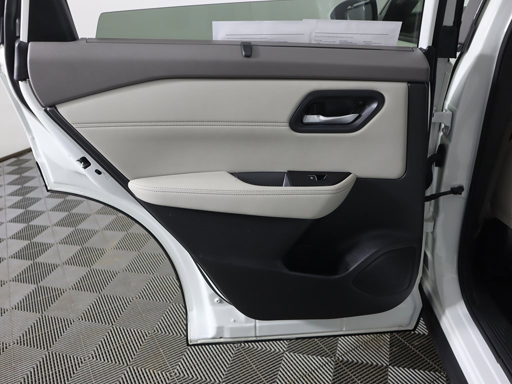 Used 2023 Nissan Rogue SL w/ SL Premium Package image 27