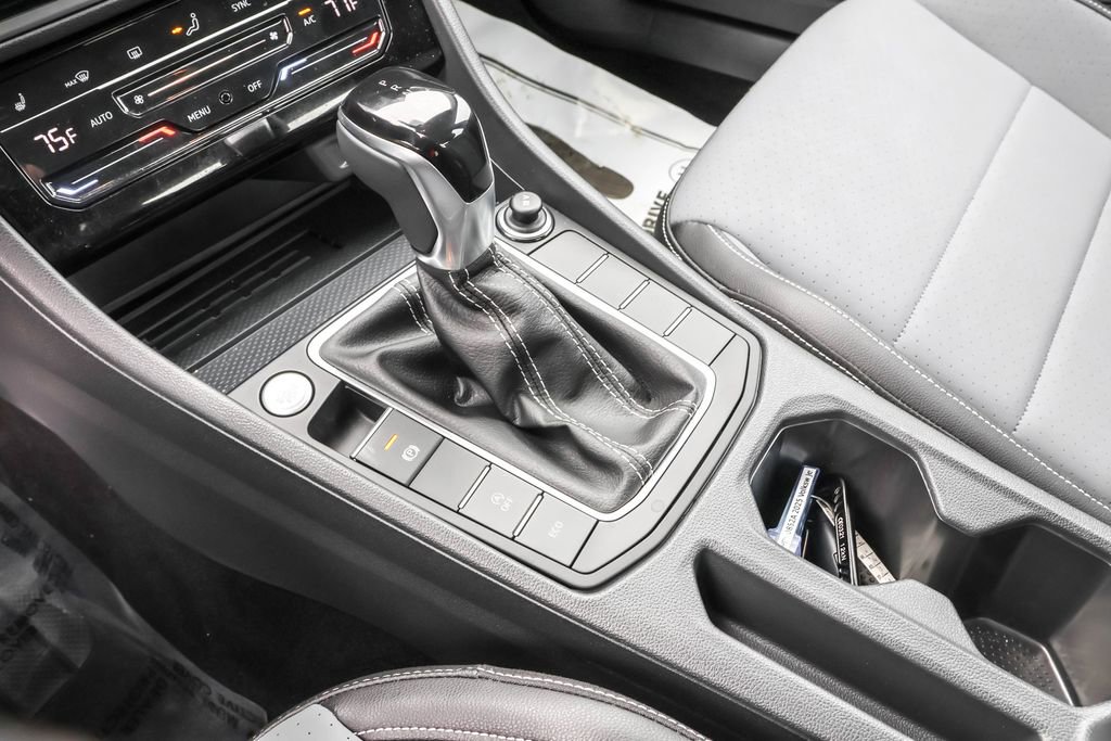 Used 2025 Volkswagen Jetta SE image 26