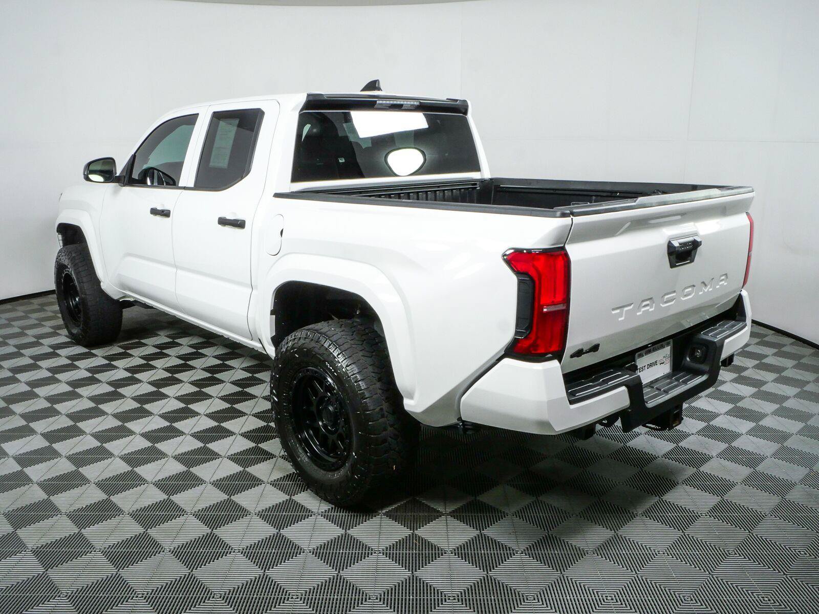 Used 2025 Toyota Tacoma SR AWD/4WD image 26