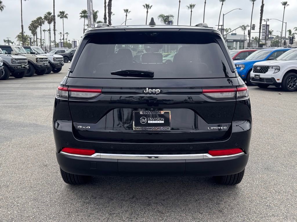 Used 2023 Jeep Grand Cherokee Limited w/ Luxury Tech Group II image 11