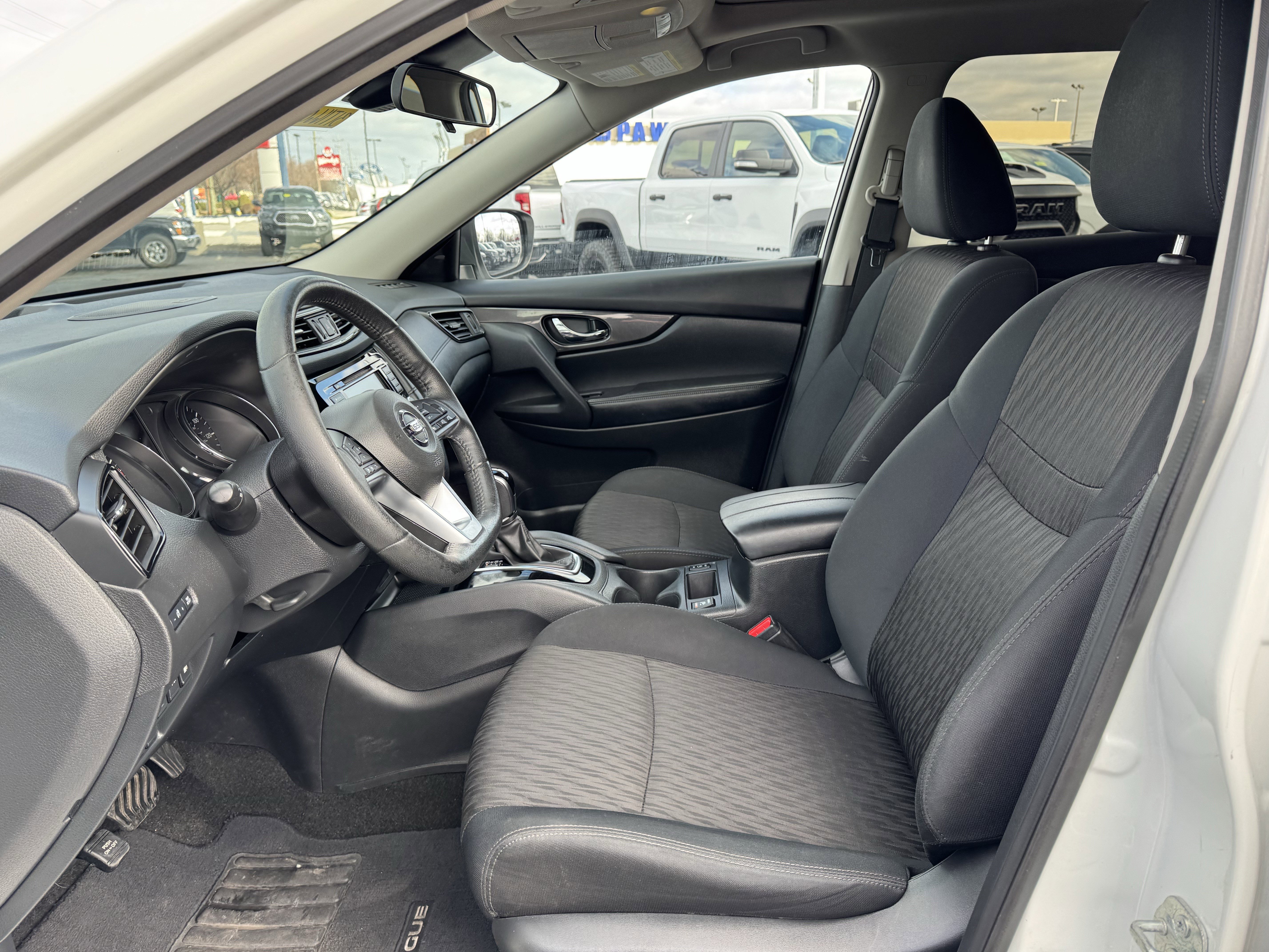 Used 2019 Nissan Rogue SV w/ Premium Package image 25