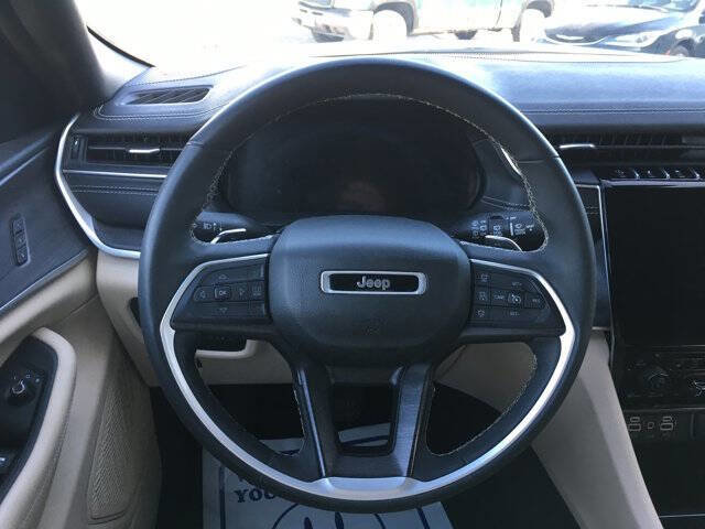 Used 2023 Jeep Grand Cherokee Limited AWD/4WD image 11