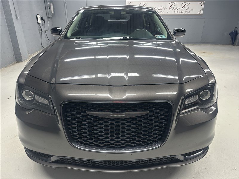 Used 2019 Chrysler 300 Touring w/ Sport Appearance Package RWD image 10