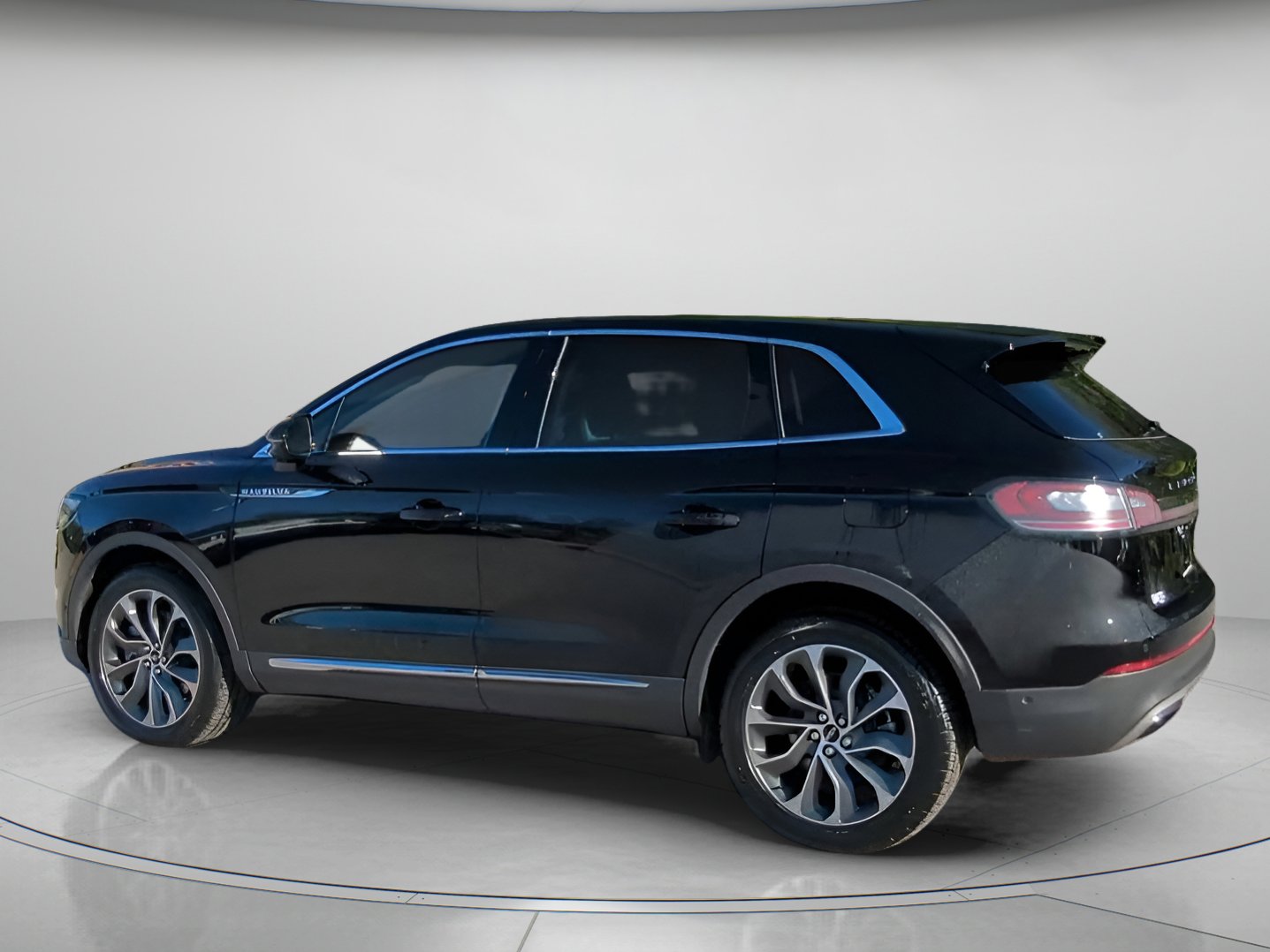 Used 2023 Lincoln Nautilus Reserve w/ Equipment Group 201A image 20