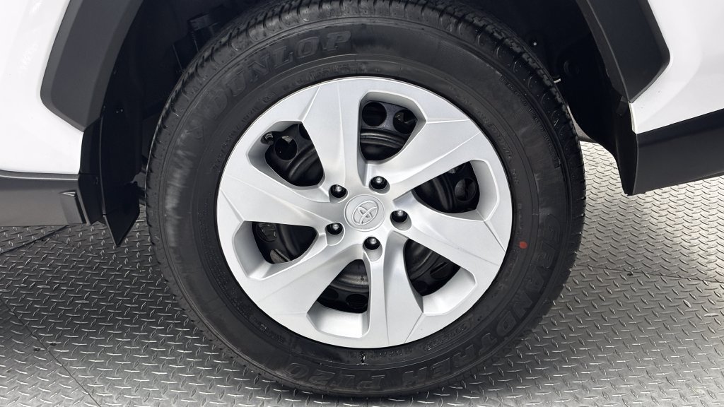 Used 2025 Toyota RAV4 LE AWD/4WD image 6