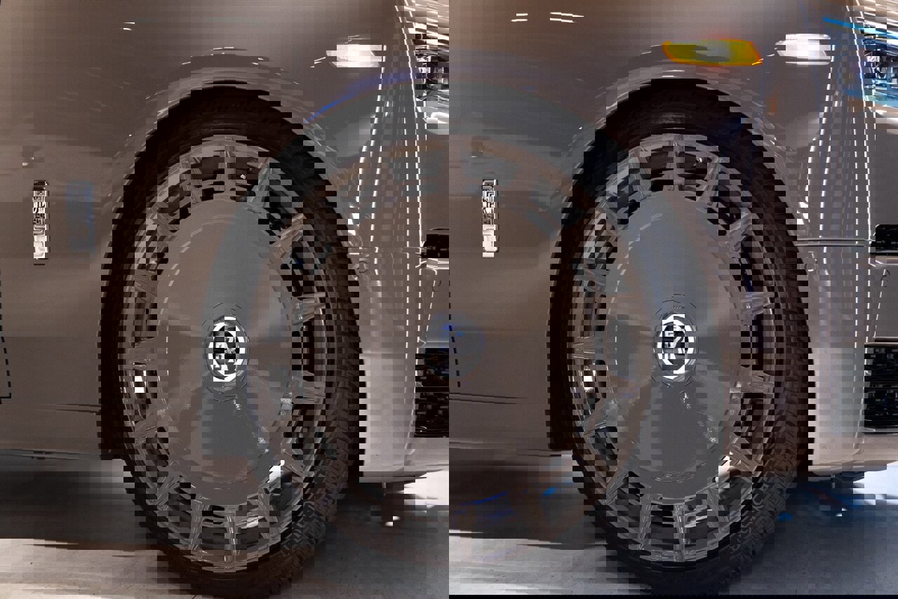 Used 2026 Rolls-Royce Phantom Sedan image 11