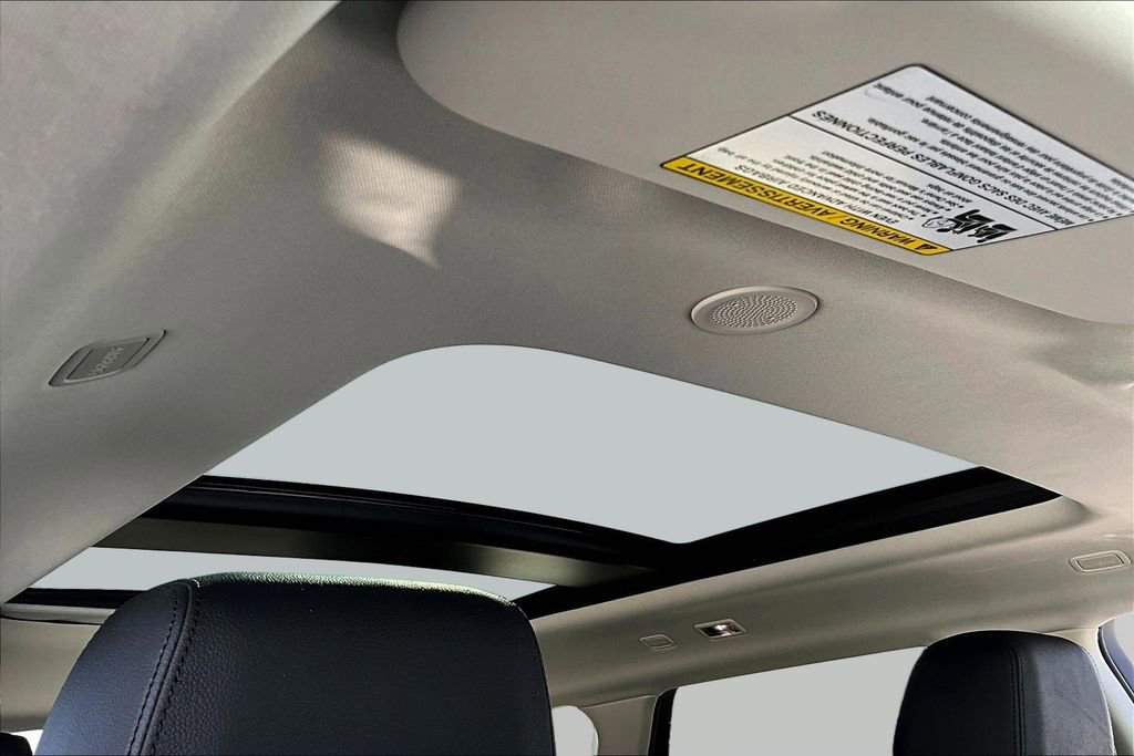 Used 2023 Land Rover Range Rover Evoque SE image 25