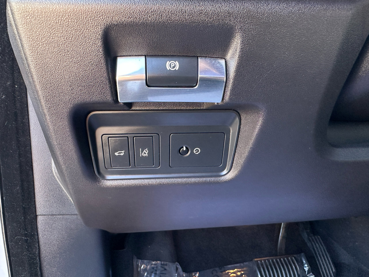 Used 2018 Jaguar E-PACE S image 34