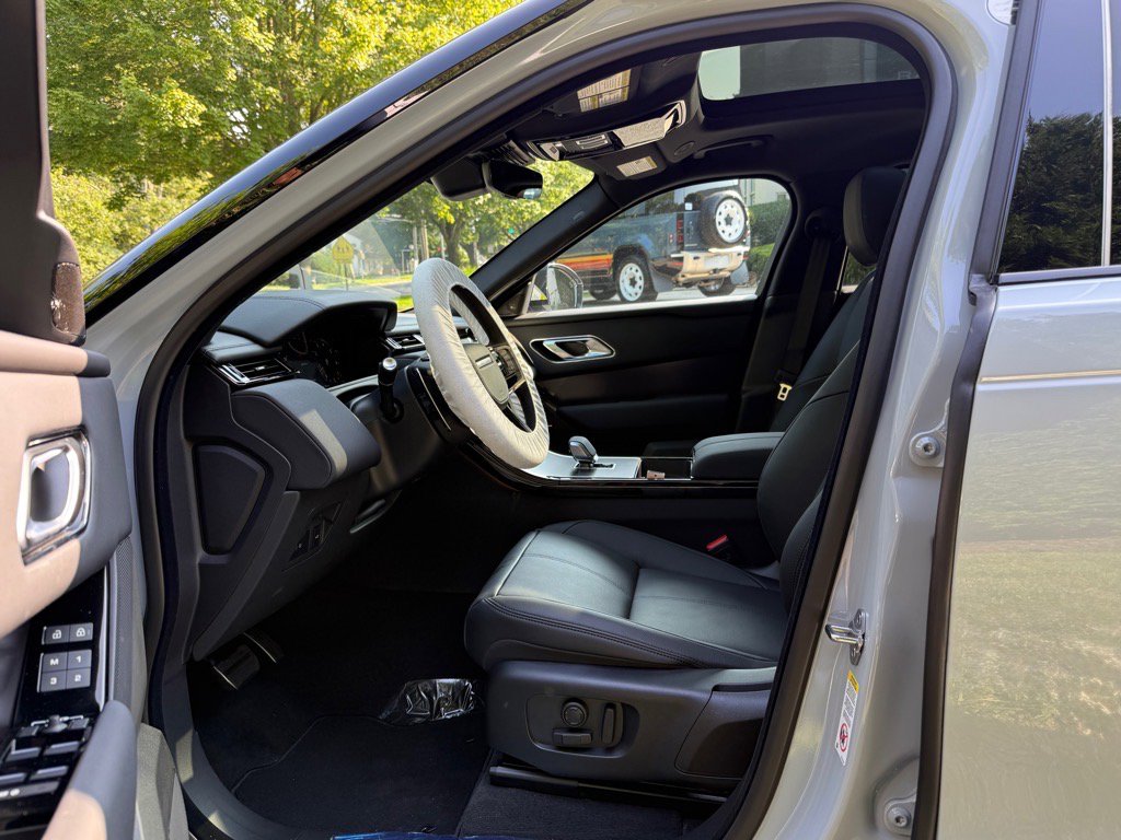 New 2026 Land Rover Range Rover Velar Dynamic SE image 6