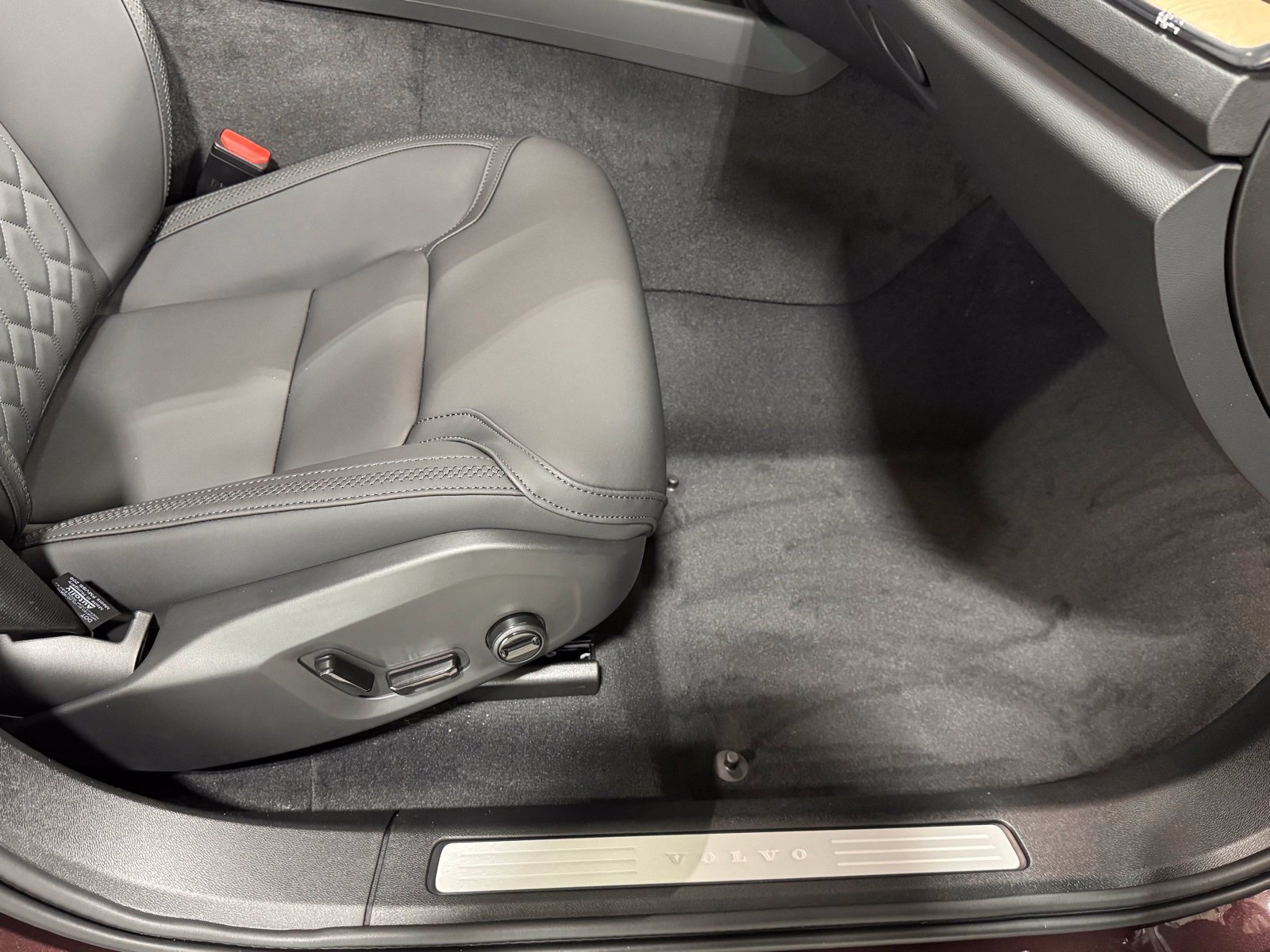 New 2026 Volvo XC60 B5 Plus w/ Protection Package Premier AWD/4WD image 44
