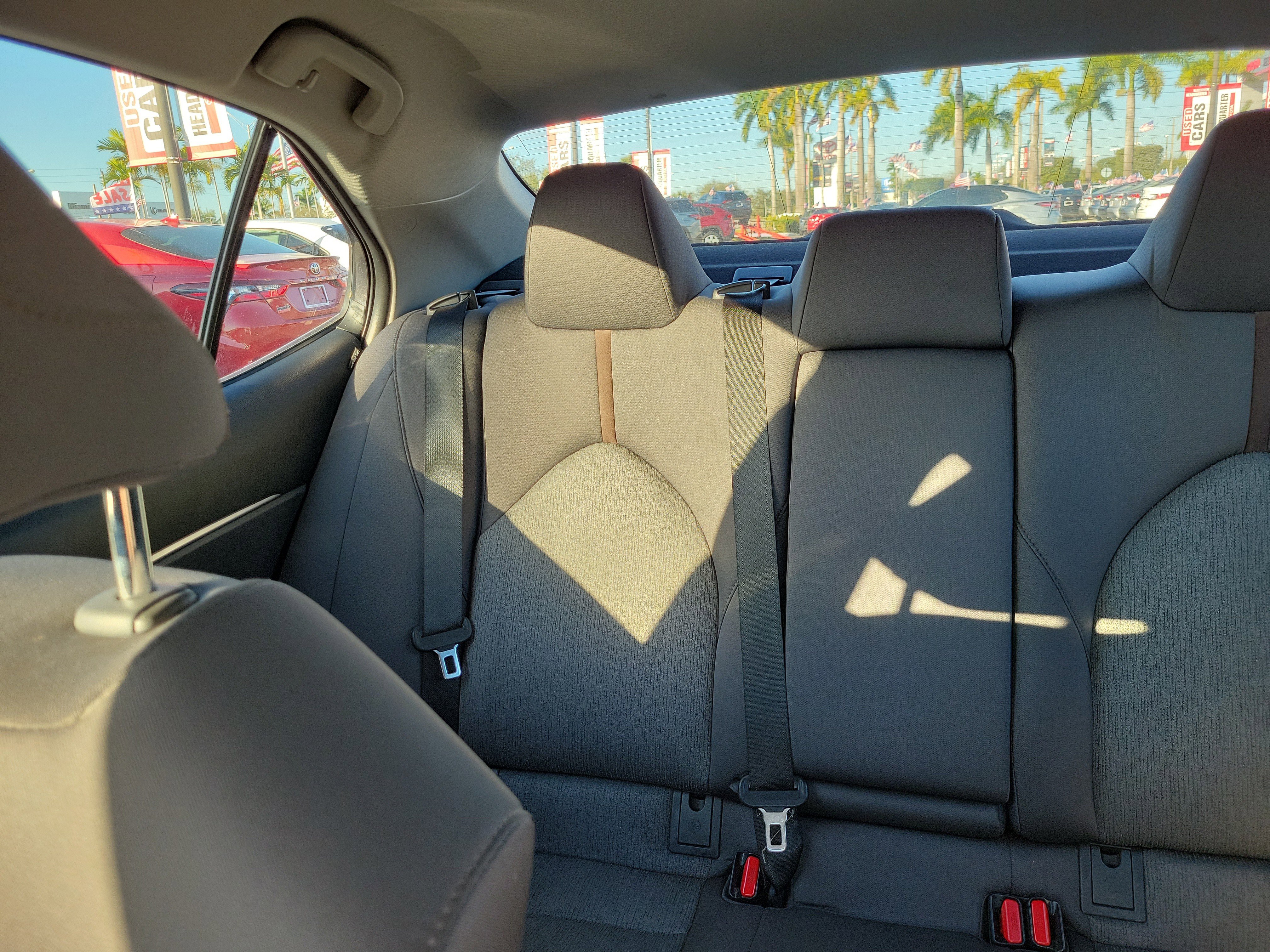 Used 2018 Toyota Camry SE image 19