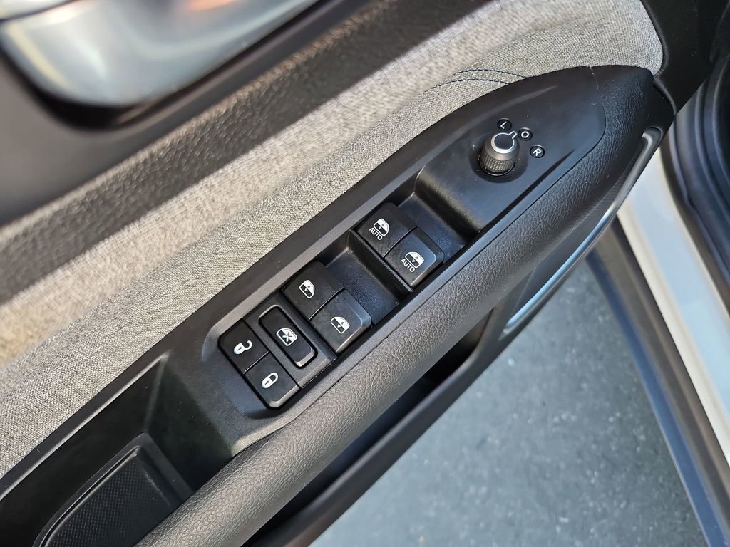 Used 2024 Jeep Compass Latitude image 24