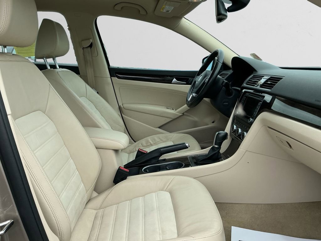 Used 2015 Volkswagen Passat TDI SEL Premium FWD image 15