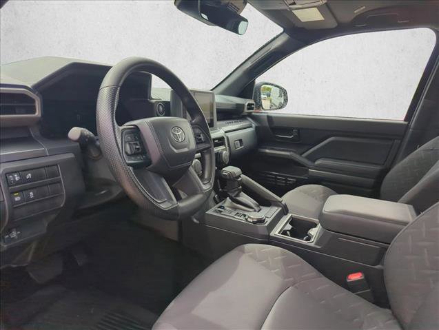 Used 2025 Toyota Tacoma SR5 AWD/4WD image 5