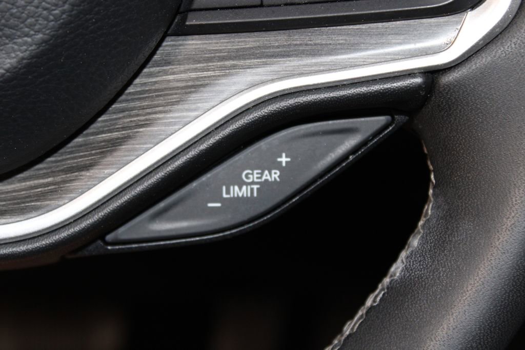 Used 2024 Jeep Wagoneer Series III AWD/4WD image 42