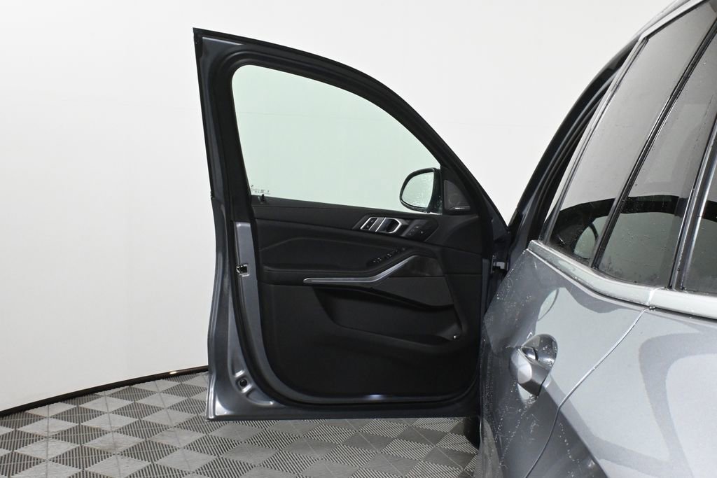 Used 2026 BMW X5 xDrive50e w/ Premium Package image 29
