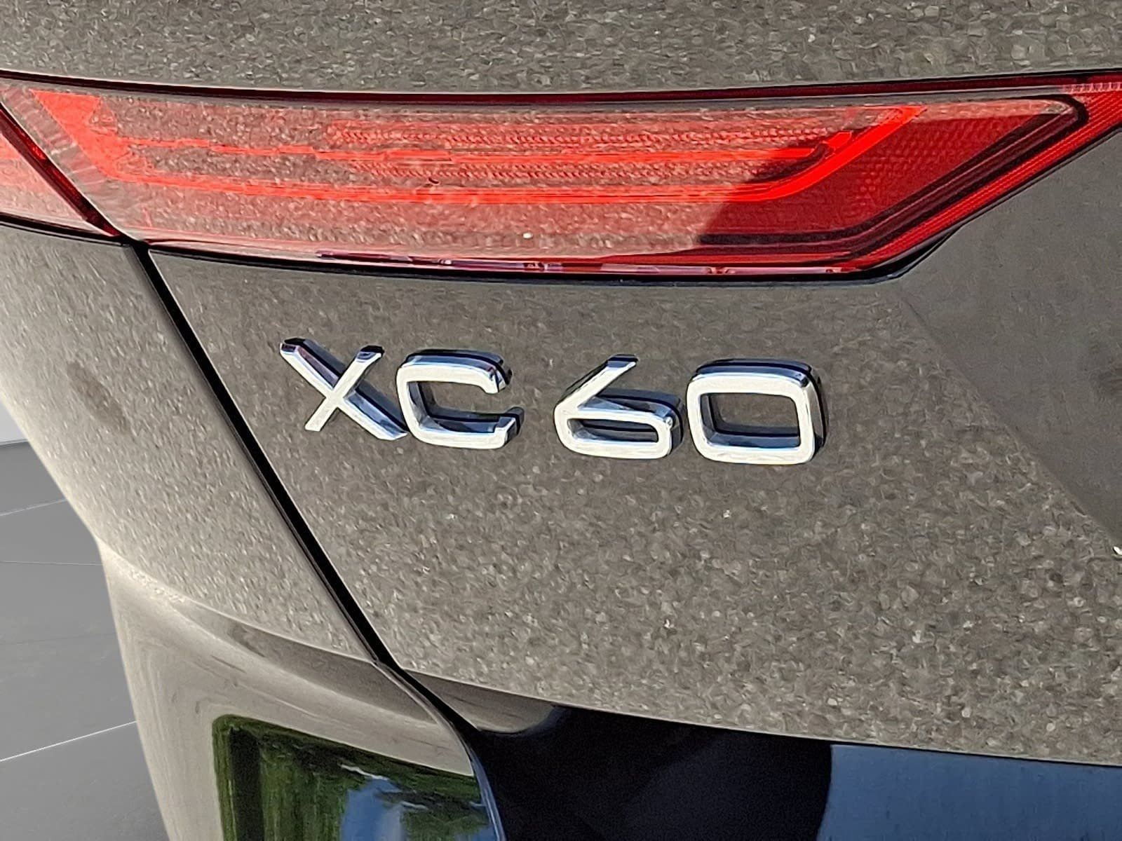 Used 2024 Volvo XC60 B5 Ultimate w/ Protection Package Premier AWD/4WD image 33