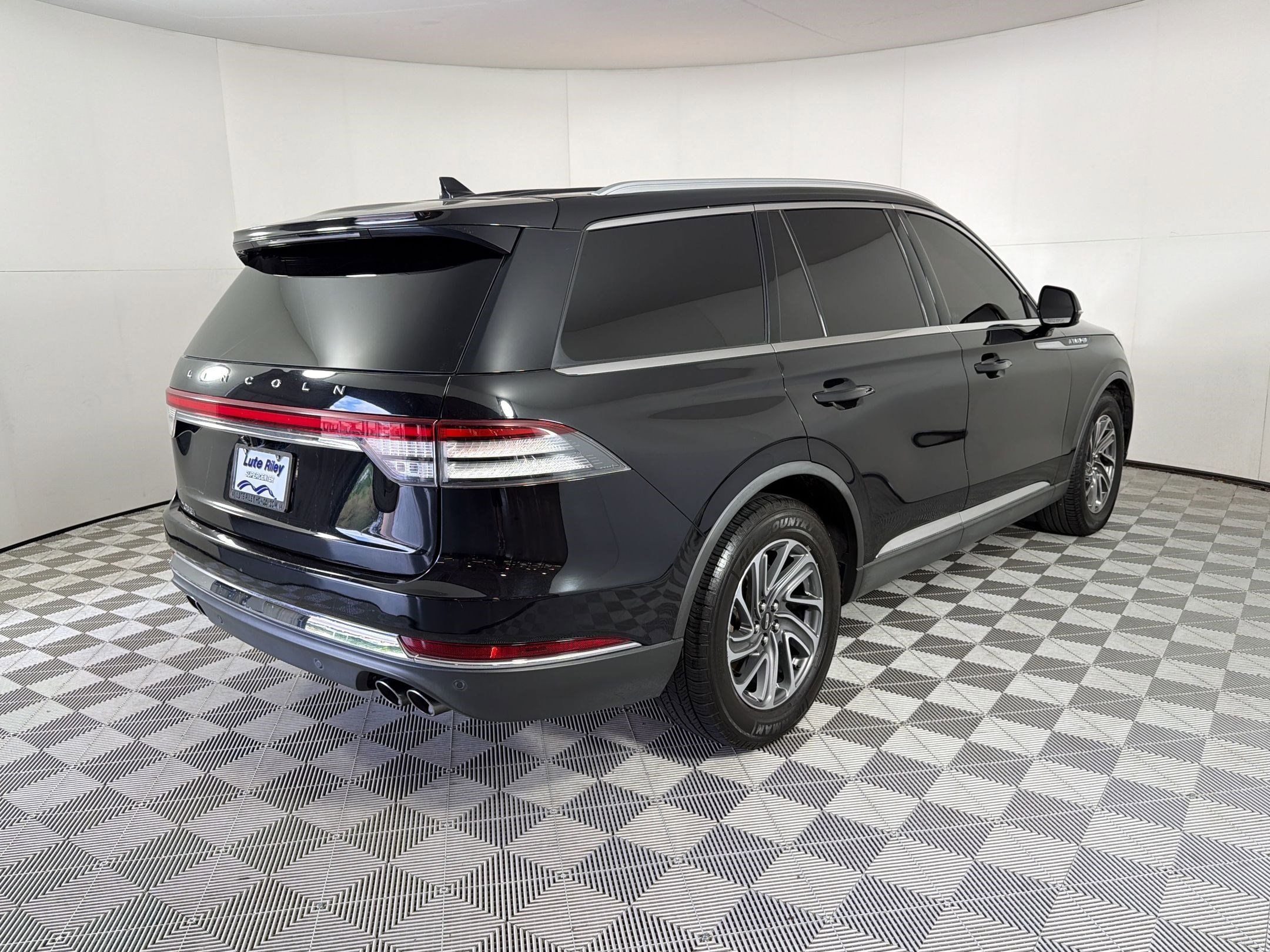 Used 2020 Lincoln Aviator 2WD image 9