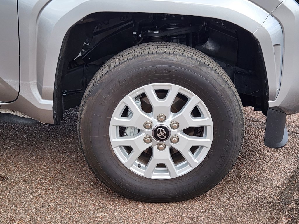 Used 2025 Toyota Tacoma SR5 AWD/4WD image 30