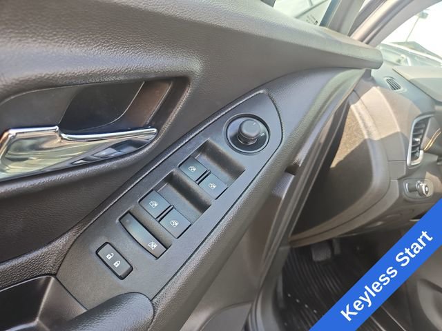 Used 2018 Chevrolet Trax LT w/ LT Convenience Package FWD image 12