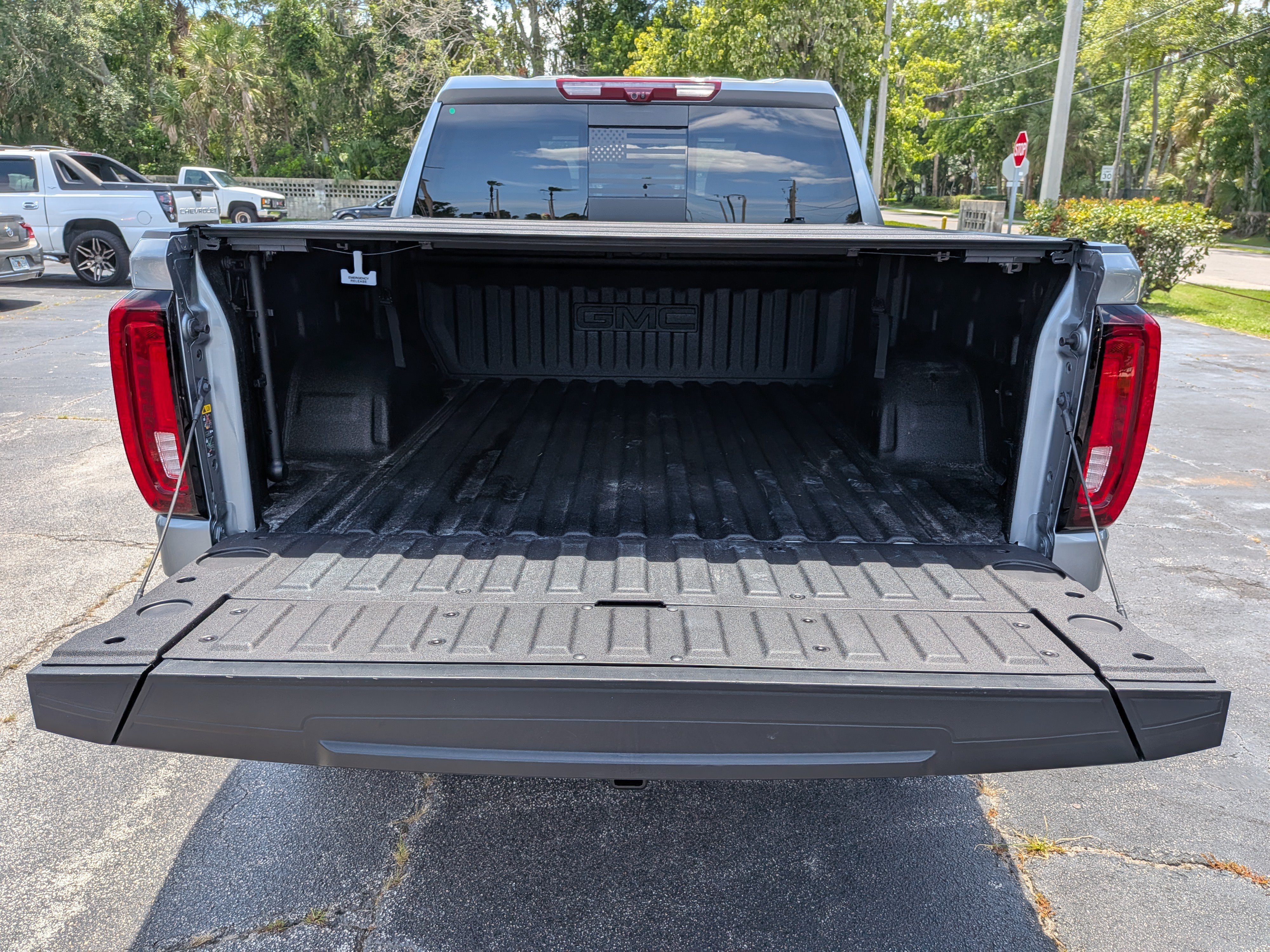 Certified 2025 GMC Sierra 1500 AT4 w/ AT4 Premium Package AWD/4WD image 18